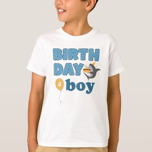 シャークケーキ誕生日ボーイ |年齢の追加 Tシャツ (正面)