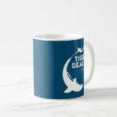 シャークダイビングアットタイガービーチ コーヒーマグカップ (正面右)