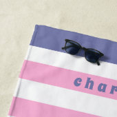 シャークパーソナライズされたホワイトピンクグレーストライプのキッズ ビーチタオル (インサイチュ)