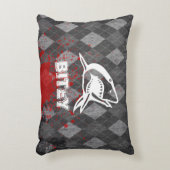 シャークピクトグラムオングランジーブラックアーガイル アクセントクッション (正面(垂直))