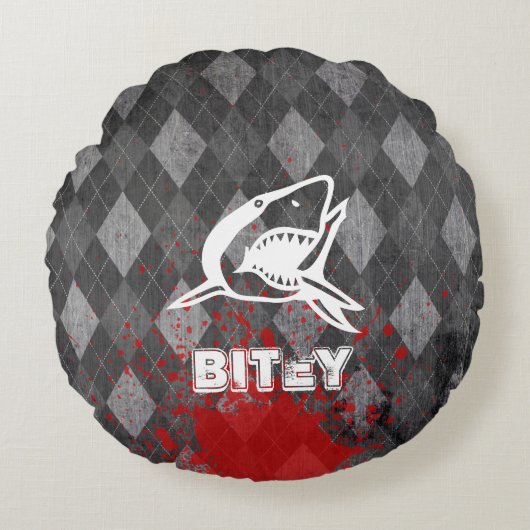 シャークピクトグラムオングランジーブラックアーガイル ラウンドクッション (正面)