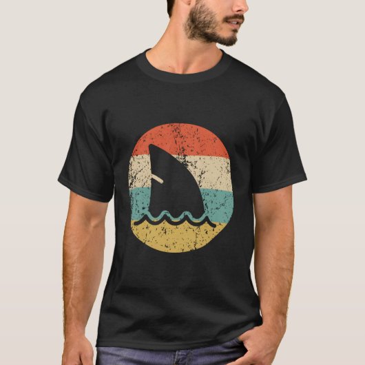 シャークフィンレトロスタイルシャーク Tシャツ (正面)