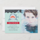 シャークボーイネイビーブループールフォト誕生日 招待状 (正面)