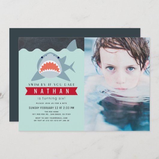 シャークボーイネイビーブループールフォト誕生日 招待状 (正面/裏面)