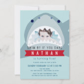 シャークライトブループールボーイフォト誕生日 招待状 (正面)