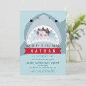 シャークライトブループールボーイフォト誕生日 招待状 (スタンド正面)