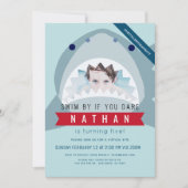 シャークライトブループールボーイフォト誕生日 招待状 (正面)