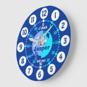 シャーク学クロックと呼ばれるタイムブルーを告げる男の子 ラージ壁時計 (傾斜)