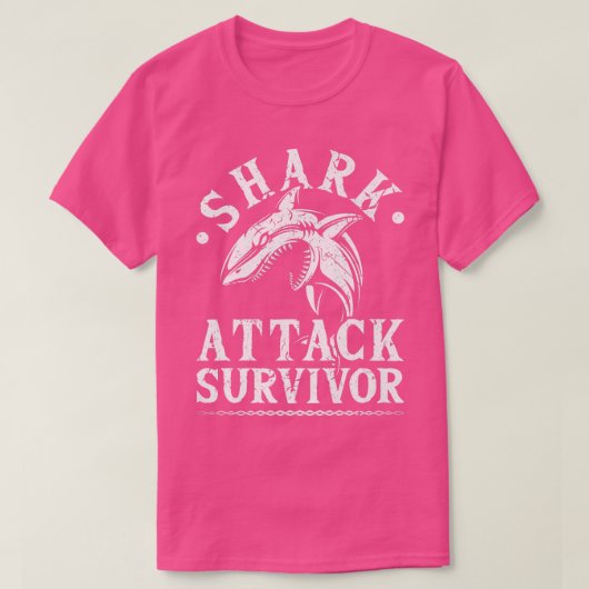 シャーク攻撃生存者支援泳ぐ人サーファー Tシャツ (デザイン正面)