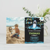 シャーク攻撃誕生日パーティーサメ少年プール写真 招待状 (スタンド正面)