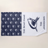 シャーク航海のネイビーブルーボートnファミリー名 ビーチタオル (正面)