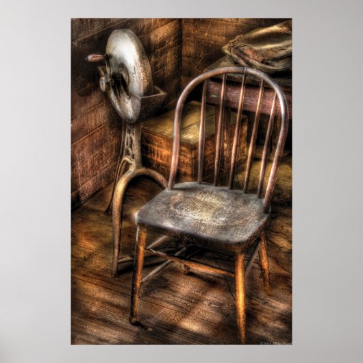 シャープナー – グラインダーと椅子 ポスター (正面)