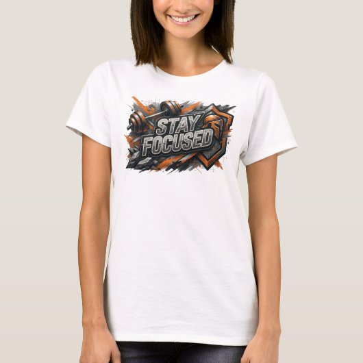 シャープピンクのSTAY FOCUSEDテキストデザイン Tシャツ (正面)