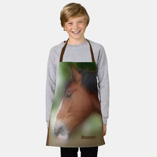 シャーホース荷車を引く顔パーソナライズされた エプロン (着用した状態)