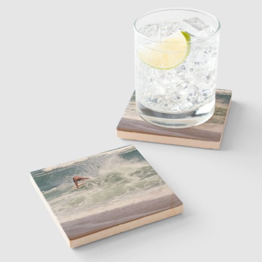 シャーリー・テイラーによるスキムボーディング ストーンコースター (横)