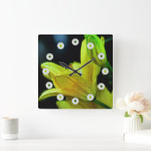 シャーリー・テイラーの風の効果を持つ黄百合 スクエア壁時計 (ホーム)