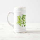 シュタインに描かれた葉の多い彫刻 ビールジョッキ (左)