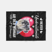 シュナウザーを持つ老婆を決して過小評価しない フリースブランケット (正面(横))