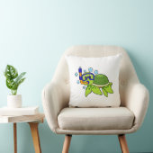 シュノーケルでダイビングをする亀 クッション (椅子)