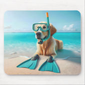 シュノーケルとフリッパーを着たゴールデンレトリバー マウスパッド (正面)