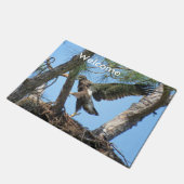 シュピーゲランド島を飛ぶ準備ができている若いイーグル ドアマット (アングル)