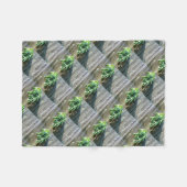 シュフレッシュカットセージ納木材 フリースブランケット (正面(横))