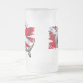 シュモクザメの鮫ダイバーが付いている飛び込みの旗 フロストグラスビールジョッキ (中央)