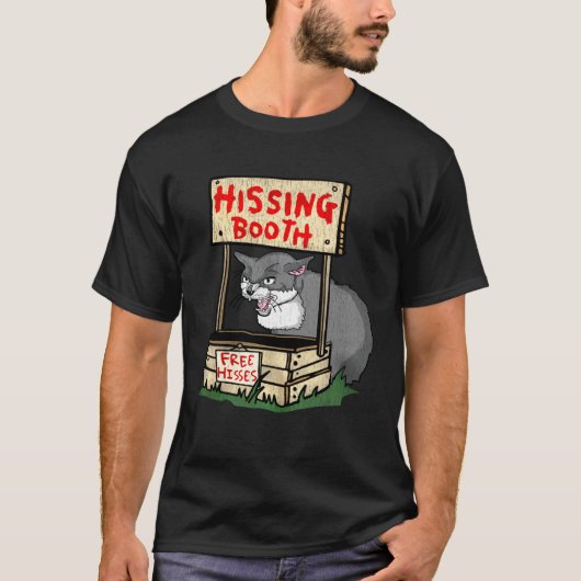 シューシューと鳴くブースで自由にシューッと鳴く猫 Tシャツ (正面)