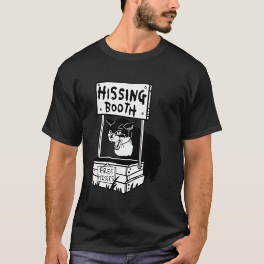 シューッとするブースの猫 Tシャツ (正面)