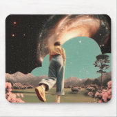 シュールな人物が銀河のゲートウェイに入る マウスパッド (正面)