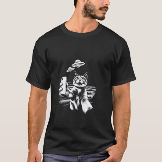 シュールな猫UFOセルフィー Tシャツ (正面)