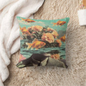 シュールな黄金魚の花と海のポートレート クッション (ブランケット)