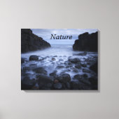 ショアリンキャンバスに沿った小石と海 キャンバスプリント (正面)