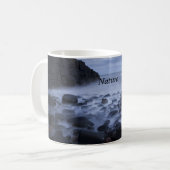 ショアリンコーヒーに沿った小石と海 コーヒーマグカップ (正面左)