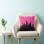 ショッキングピンクおよびニューヨークの黒いスカイライン クッション (椅子)