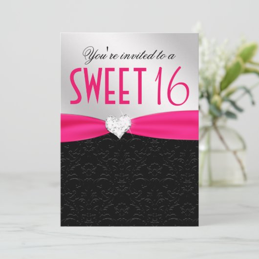 ショッキングピンクおよび黒い花のダマスク織のダイヤモンドのハート 招待状 (スタンド正面)