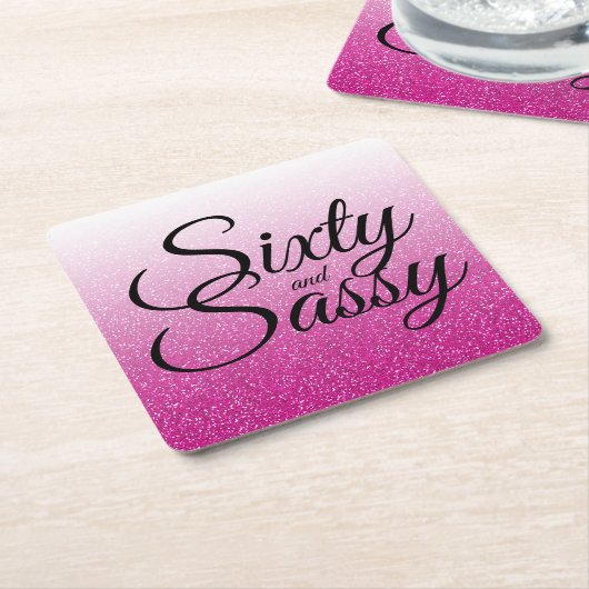 ショッキングピンクのグリッターグラデーションな60および粋な第60誕生日 スクエアペーパーコースター (アングル)