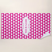 ショッキングピンクのハートパターンが付いているカスタムなビーチタオル ビーチタオル (正面)