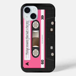 ショッキングピンクのレトロのカセットテープのパーソナライズな箱 iPhone 15ケース