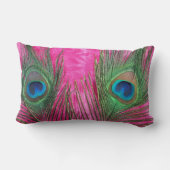 ショッキングピンクの孔雀の羽 ランバークッション (裏面)
