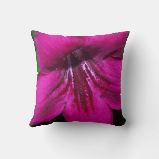 ショッキングピンクの明るい赤紫色のサクラソウ クッション (裏面)