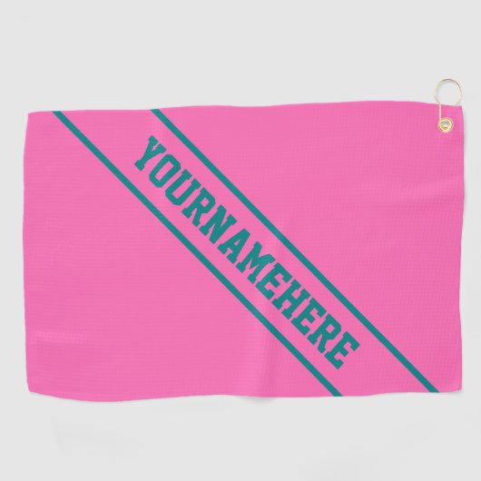 ショッキングピンクの背景及びティール（緑がかった色）のはっきりしたな名前をカスタムする ゴルフタオル (横)