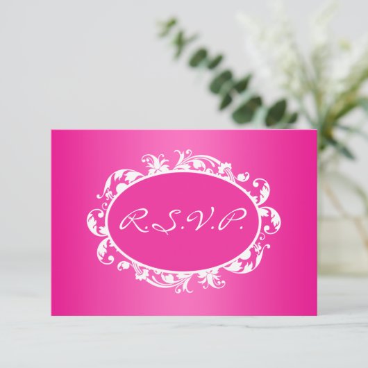 ショッキングピンクの華麗さの渦巻フレームRSVPカード 出欠カード (スタンド正面)