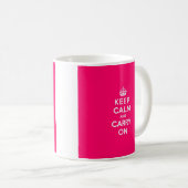 ショッキングピンクのKeep Calm and Carry On コーヒーマグカップ (正面右)