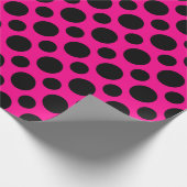 ショッキングピンク及び黒い水玉模様 ラッピングペーパー (角)
