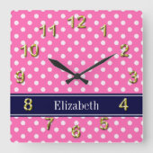 ショッキングピンク#2の白い水玉模様の濃紺の名前のモノグラム スクエア壁時計 (正面)