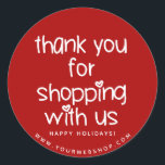 ショッピングありがとう – Red Christmas Business ラウンドシール<br><div class="desc">NewParkLane – クリスマスシーズンの赤いリテールのシール、かわいい手で書かれた白いタイポグラフィで引用文「Thank You for Thank with Us」と「Happy Holidays」をプレゼント。すべての文字はドットの代わりにハートを持っている。デザインの簡単から使用する文字テンプレートに自分の名前、Webサイト、またはその他の文字を追加パーソナライズされたし、好みの背景色を選択する。Webショップやスモールビジネスの商品をパッケージ化するのに最適なデザイン。このコレクションで一致するアイテムを確認する。具体的な個人的なデザインの願い？感じお連絡楽に！</div>