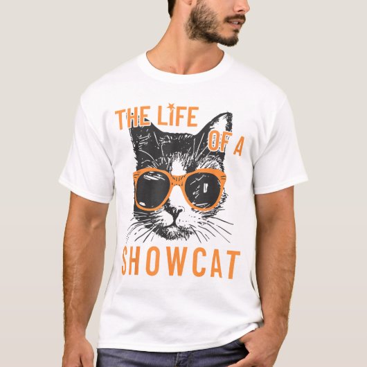 ショーキャットの人生 楽しい猫好きのTシャツ Tシャツ (正面)