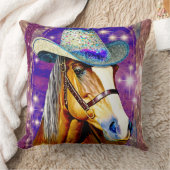 ショータイム – カウボーイハット枕を着た馬 クッション (ブランケット)