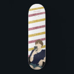 ショートヘアグリッター金ゴールドとピンク スケートボード<br><div class="desc">ピンクと金ゴールドグリッターの背景に短い髪の女の子の可愛いフラットストライプイラストレーション。自分の名前でカスタマイズする。</div>